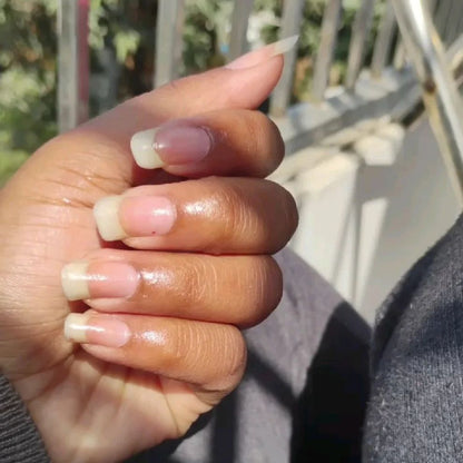 Retrouvez des ongles élégants, naturels et résistants (1 ACHETÉ = 1 OFFERT)