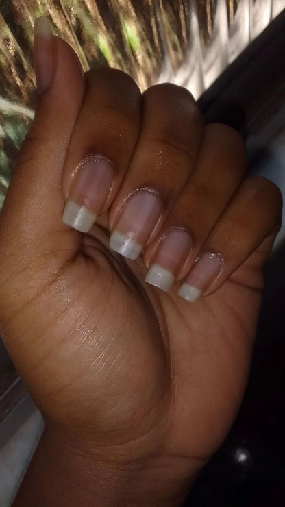Retrouvez des ongles élégants, naturels et résistants (1 ACHETÉ = 1 OFFERT)
