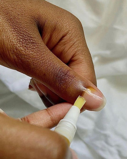 Retrouvez des ongles élégants, naturels et résistants (1 ACHETÉ = 1 OFFERT)